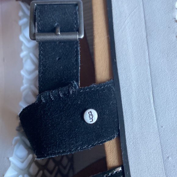 Ugg patent leather scrappy sandals size 8.5 - Picture 4 of 9